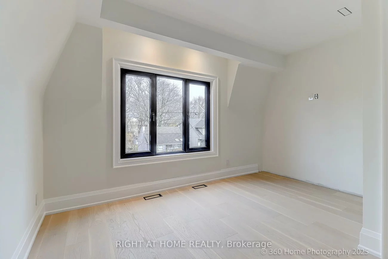 28, PINE, Port Credit, Mississauga