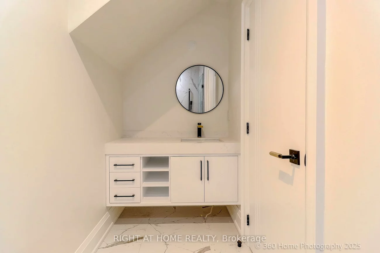 28, PINE, Port Credit, Mississauga