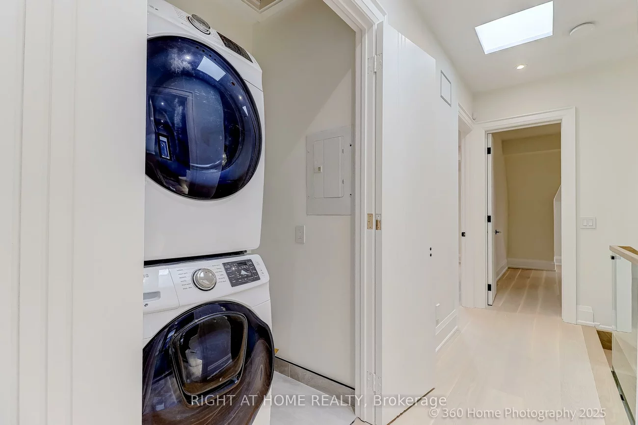 28, PINE, Port Credit, Mississauga