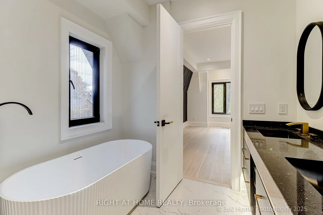 28, PINE, Port Credit, Mississauga