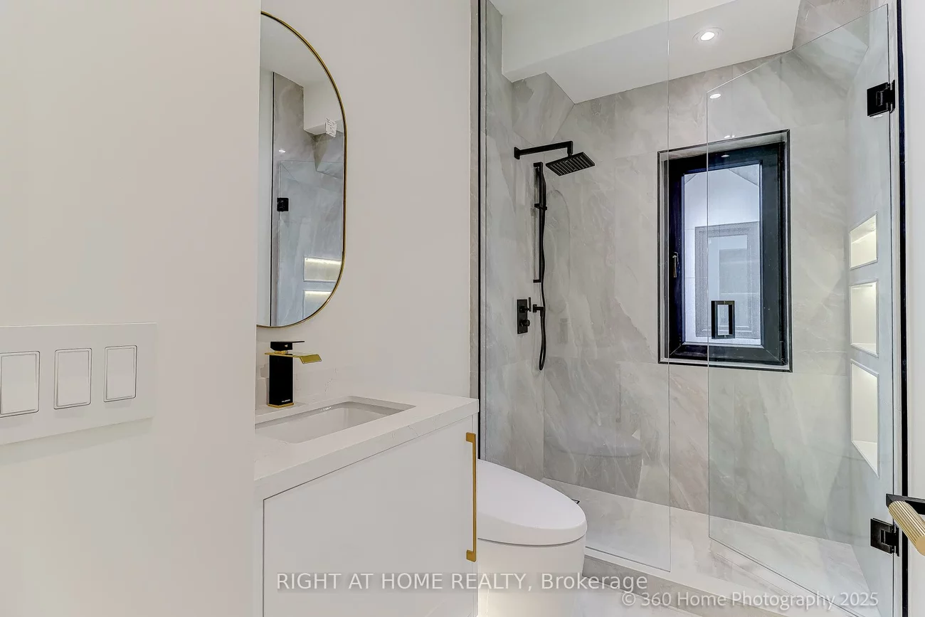 28, PINE, Port Credit, Mississauga