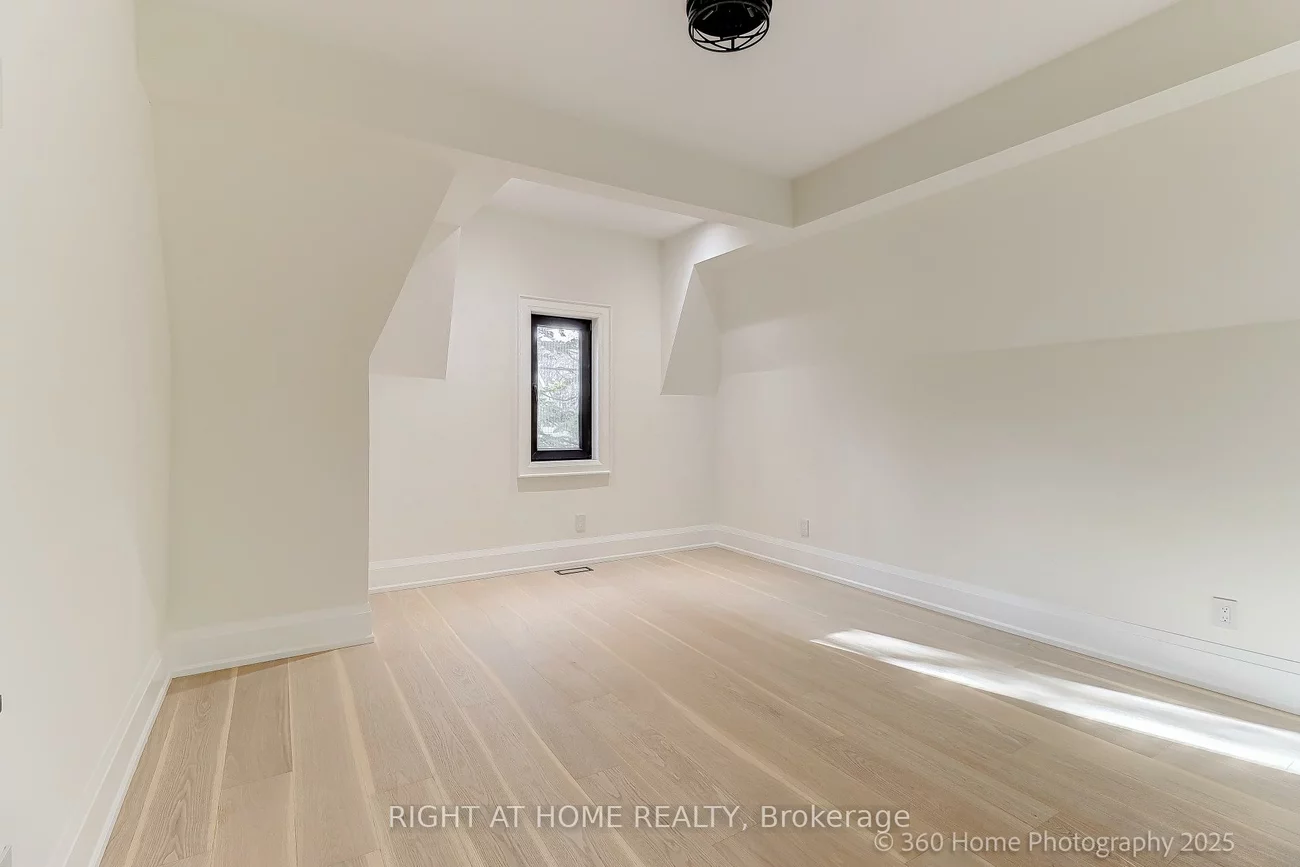 28, PINE, Port Credit, Mississauga