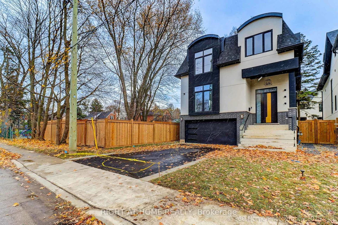 28, PINE, Port Credit, Mississauga