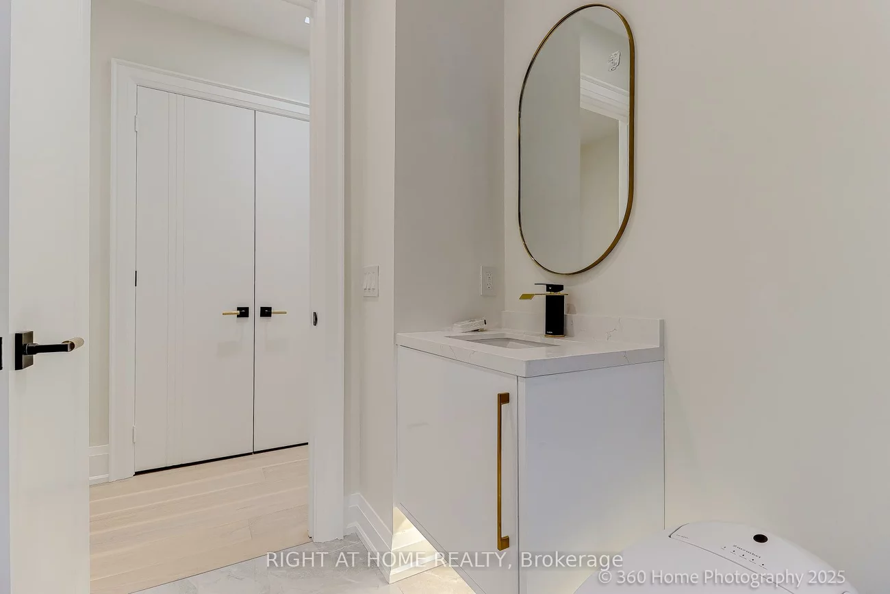 28, PINE, Port Credit, Mississauga