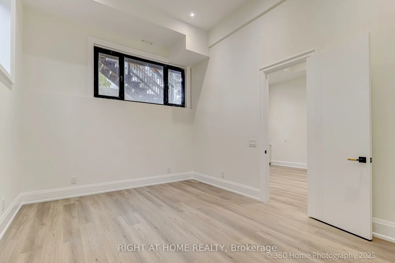 28, PINE, Port Credit, Mississauga