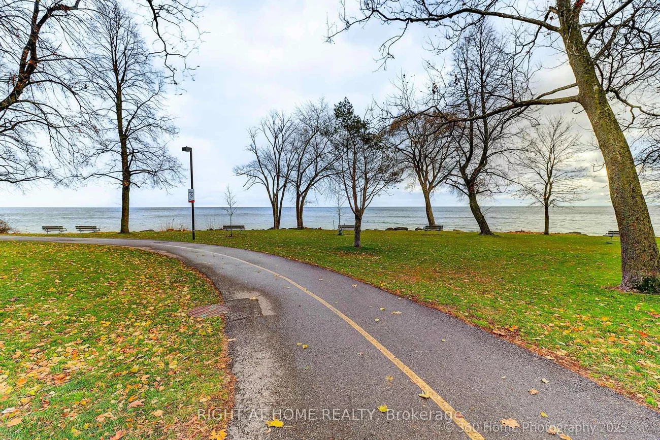 28, PINE, Port Credit, Mississauga