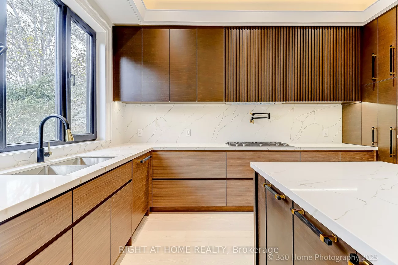 28, PINE, Port Credit, Mississauga