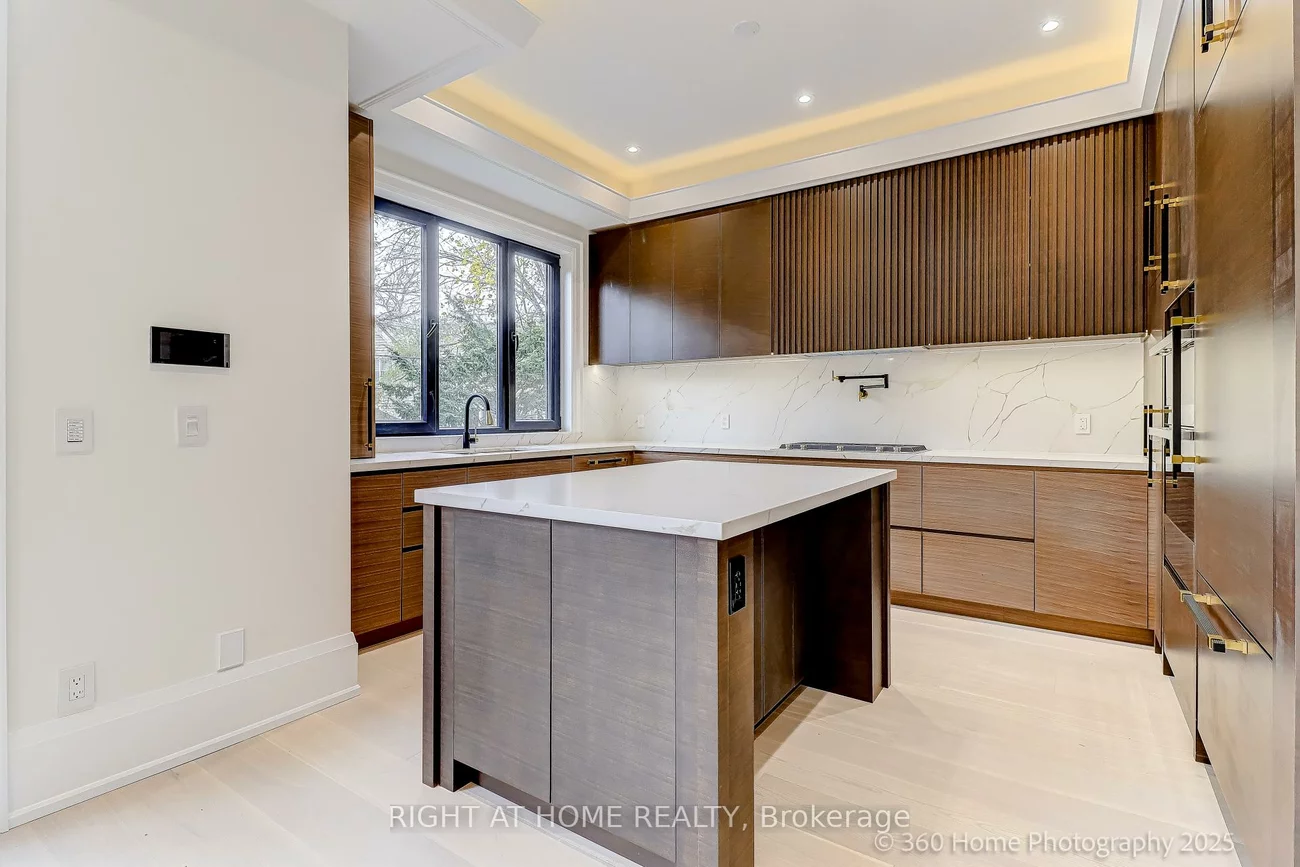 28, PINE, Port Credit, Mississauga