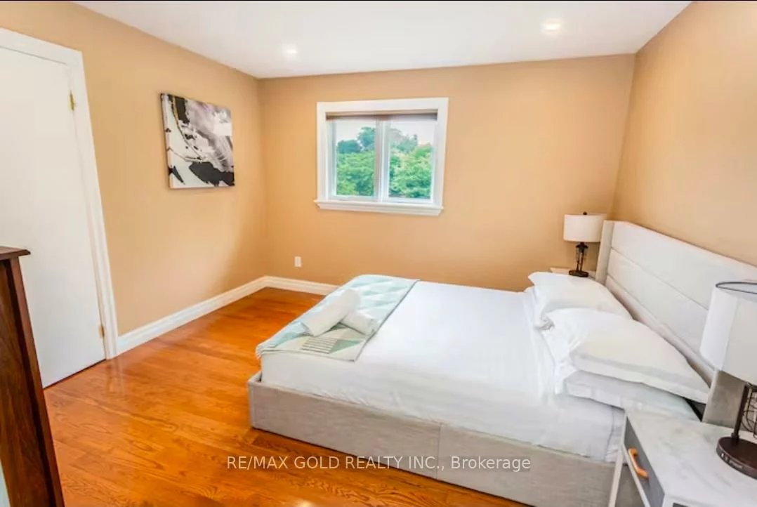 1749, Wembury, Lorne Park, Mississauga