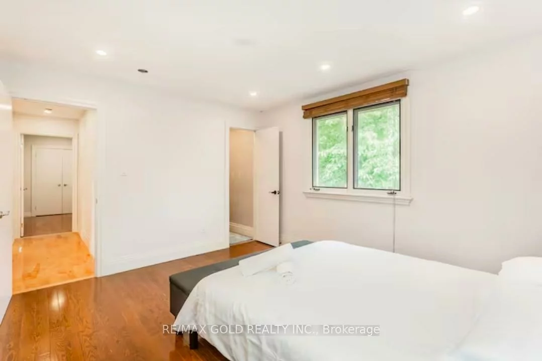 1749, Wembury, Lorne Park, Mississauga