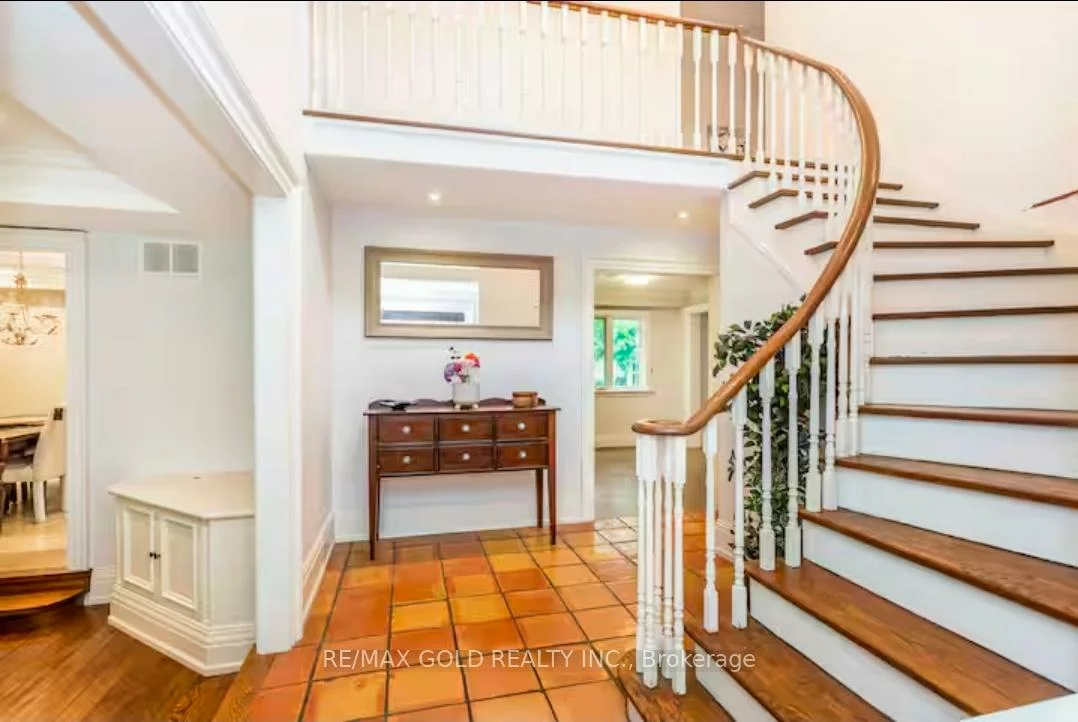 1749, Wembury, Lorne Park, Mississauga