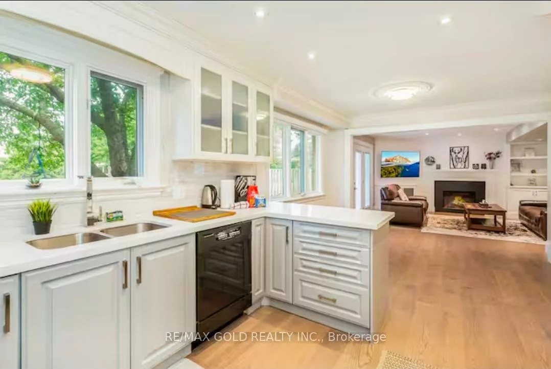 1749, Wembury, Lorne Park, Mississauga