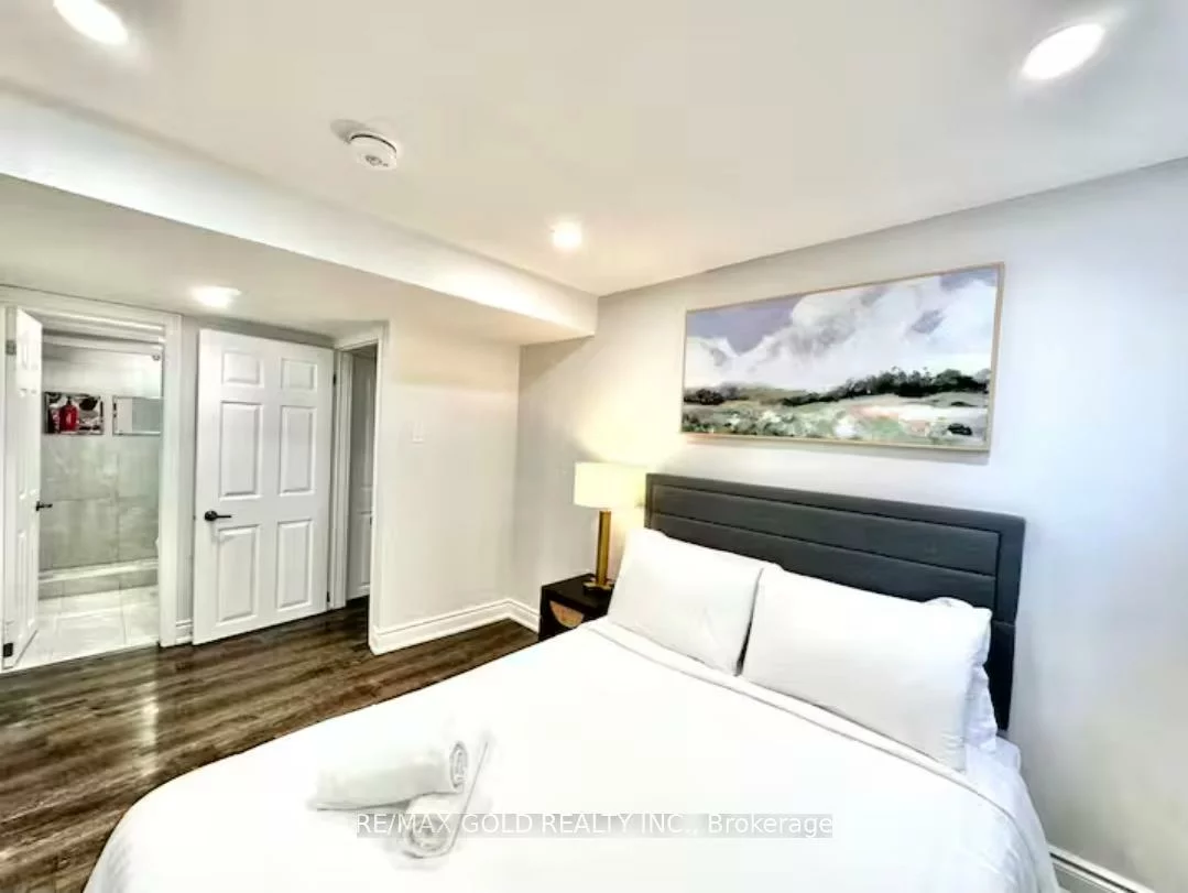 1749, Wembury, Lorne Park, Mississauga