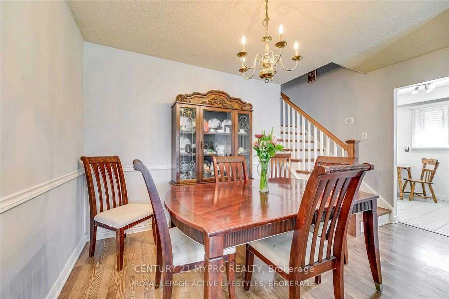 2383, Cobbinshaw, Meadowvale, Mississauga