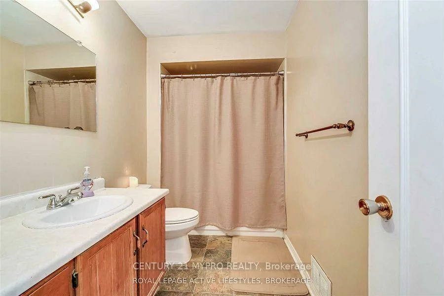 2383, Cobbinshaw, Meadowvale, Mississauga