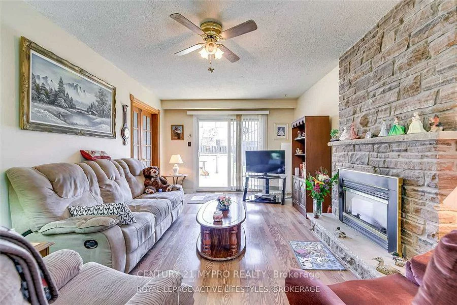 2383, Cobbinshaw, Meadowvale, Mississauga