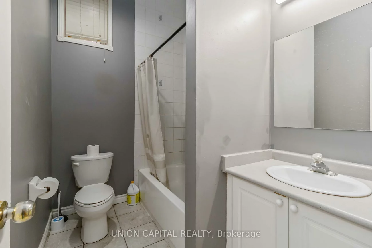 639, Twain, Meadowvale Village, Mississauga