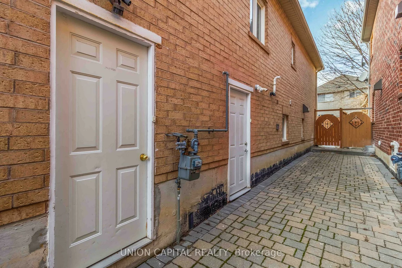 639, Twain, Meadowvale Village, Mississauga