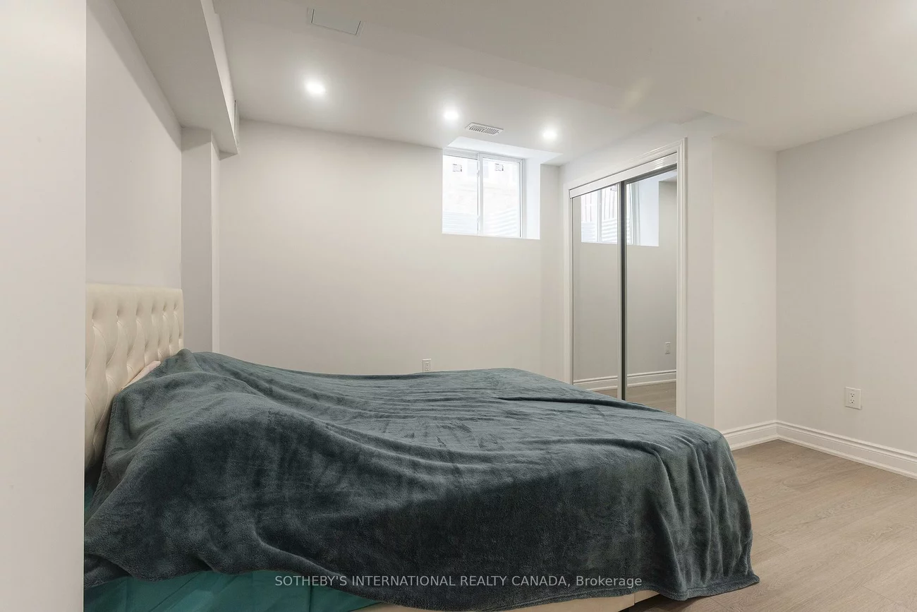 1182, Blueheron, East Credit, Mississauga