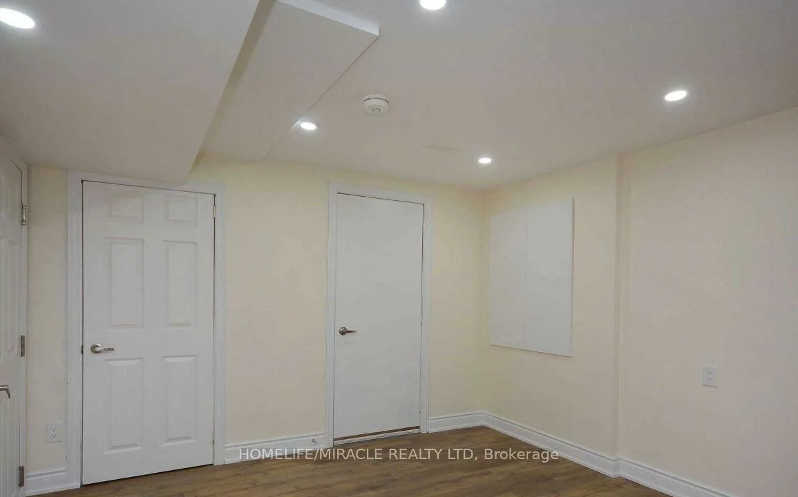 833, Mays, East Credit, Mississauga