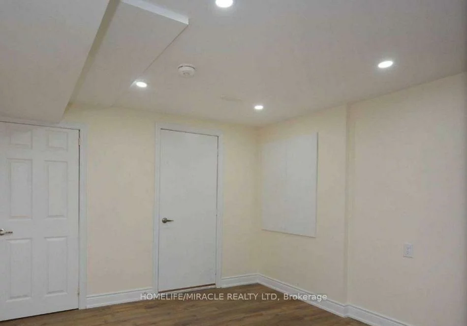 833, Mays, East Credit, Mississauga