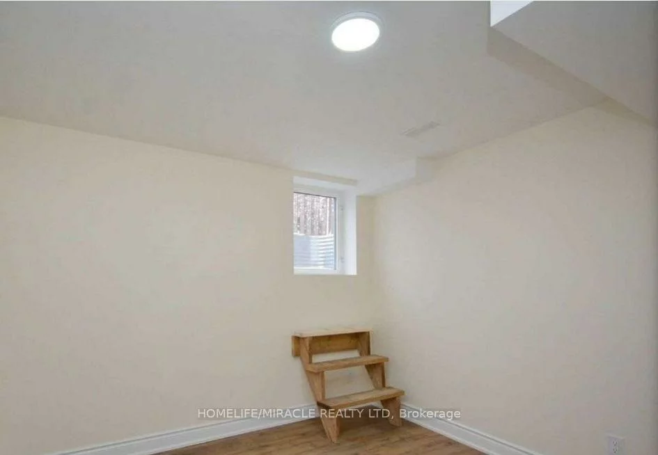 833, Mays, East Credit, Mississauga