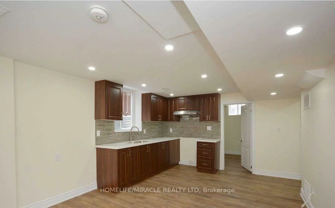 833, Mays, East Credit, Mississauga