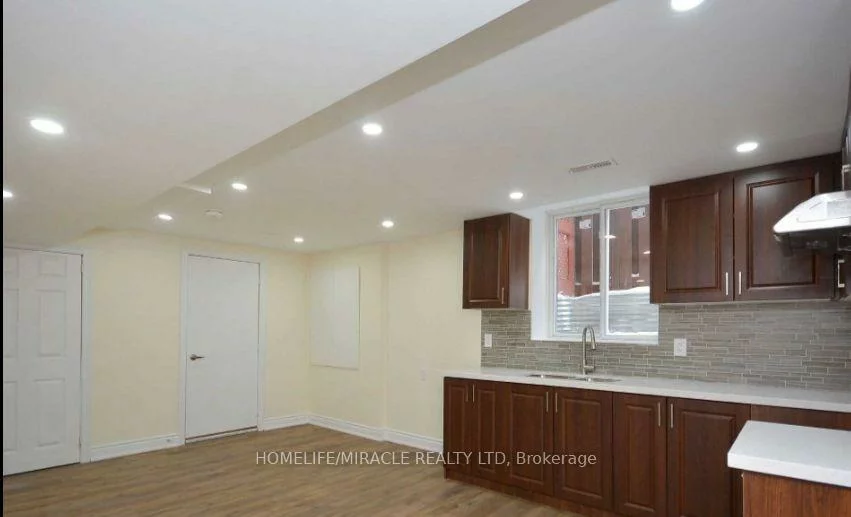 833, Mays, East Credit, Mississauga