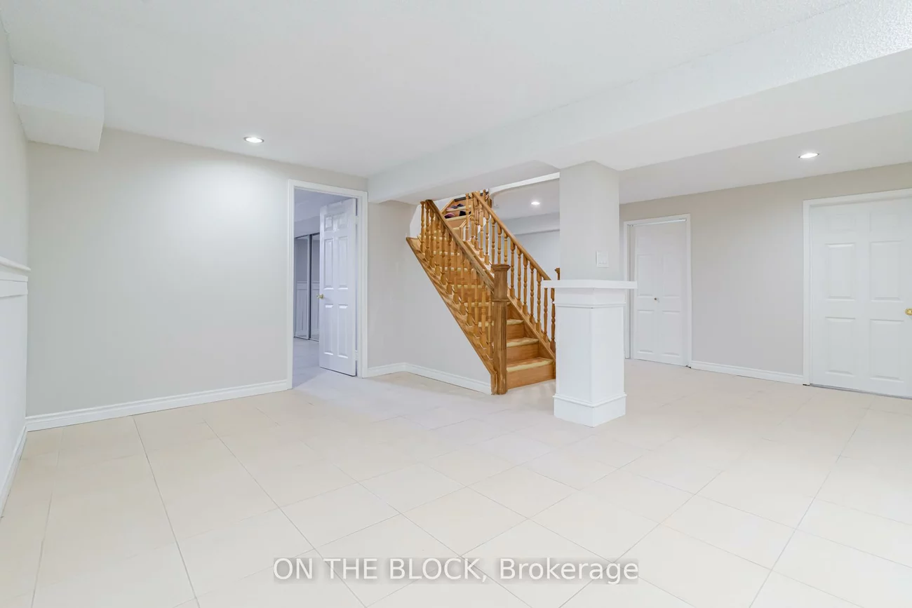 409, Silverthorne, Hurontario, Mississauga