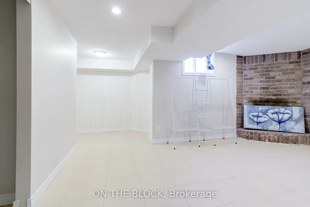 409, Silverthorne, Hurontario, Mississauga