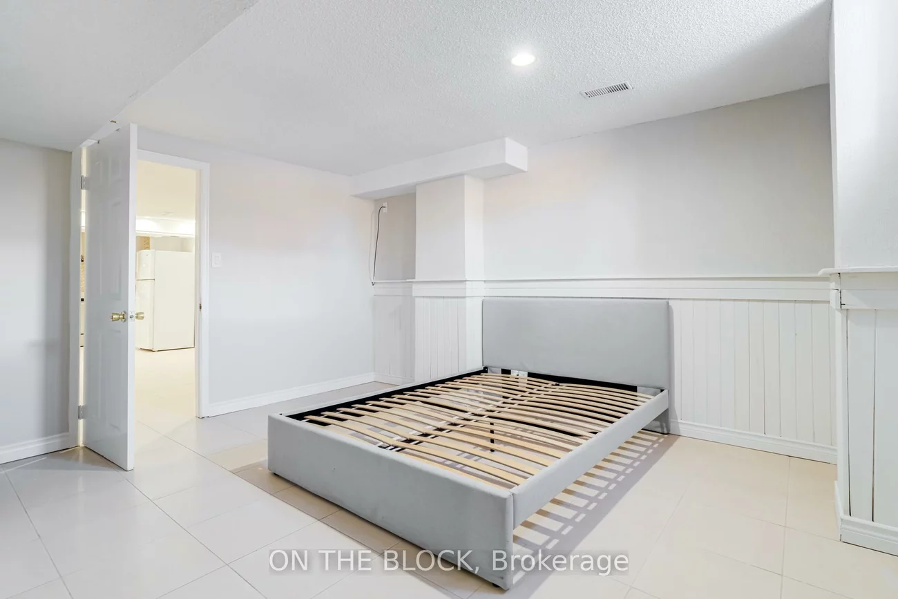 409, Silverthorne, Hurontario, Mississauga