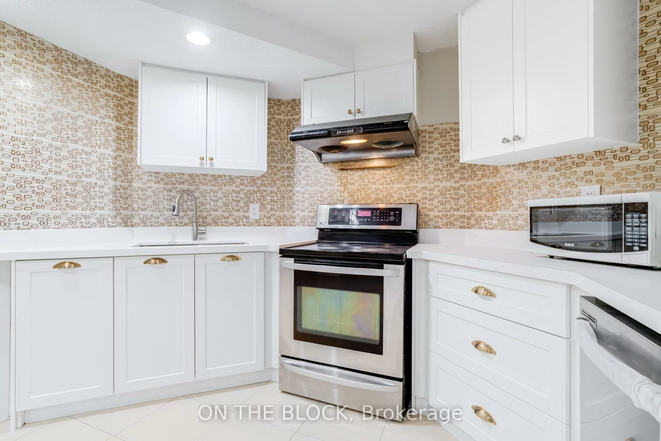 409, Silverthorne, Hurontario, Mississauga