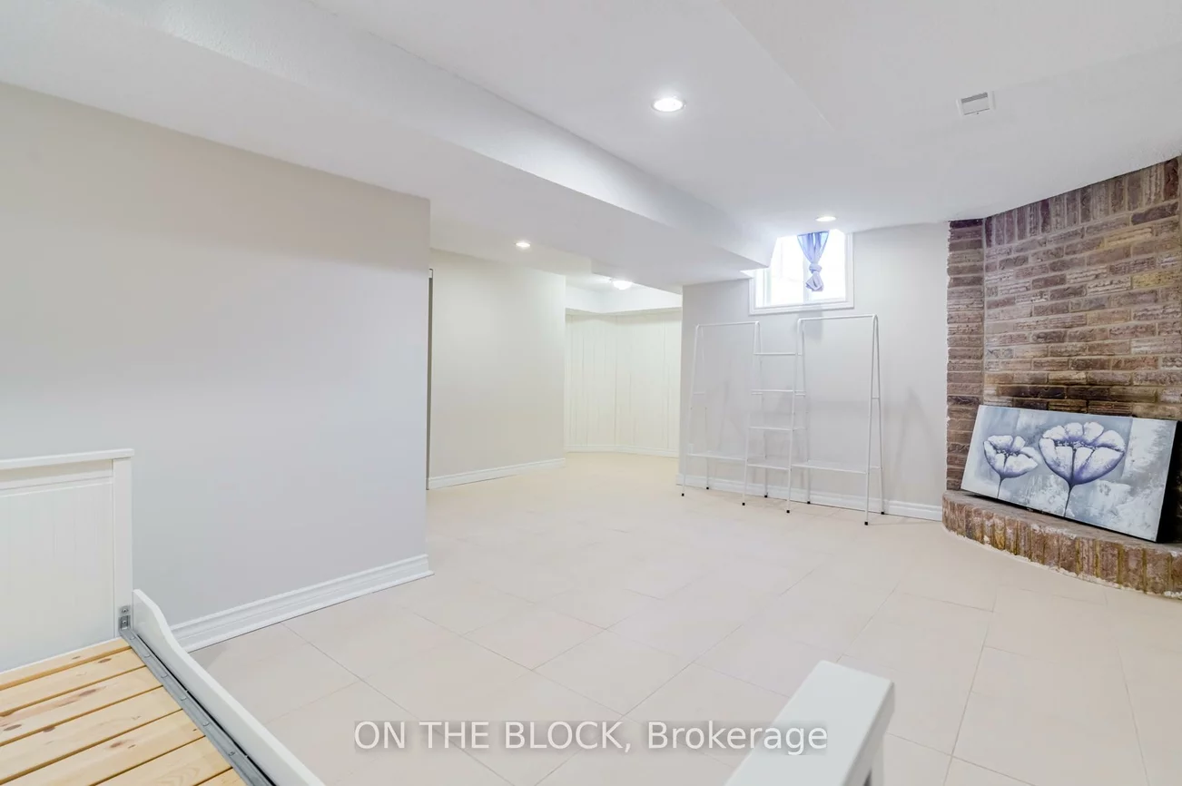 409, Silverthorne, Hurontario, Mississauga