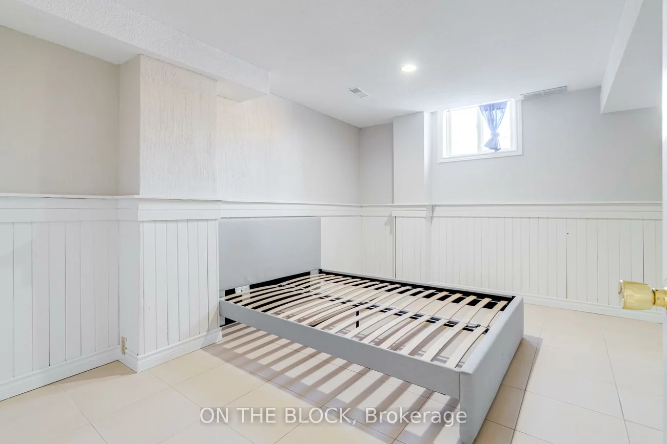 409, Silverthorne, Hurontario, Mississauga