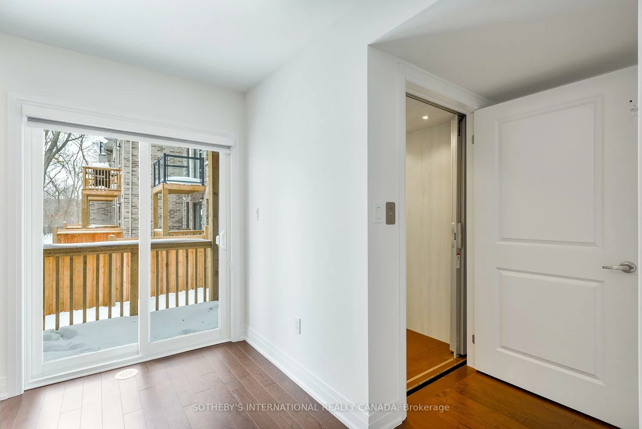 197, Wyndham, Streetsville, Mississauga