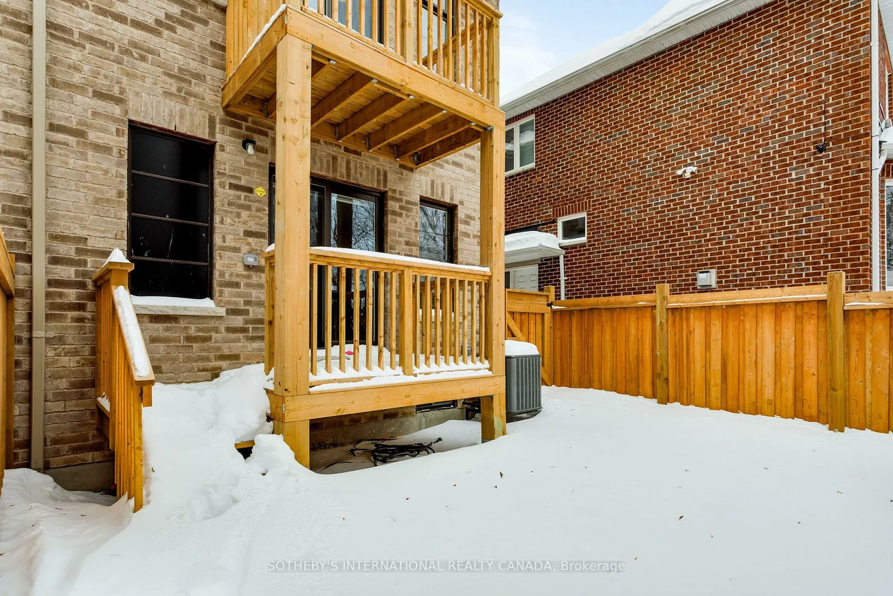 197, Wyndham, Streetsville, Mississauga