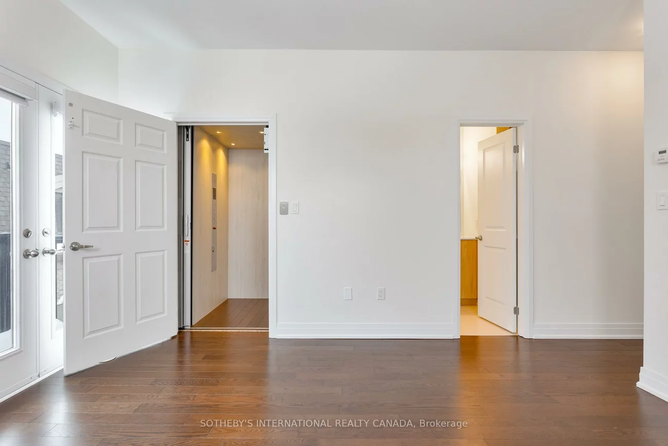 197, Wyndham, Streetsville, Mississauga