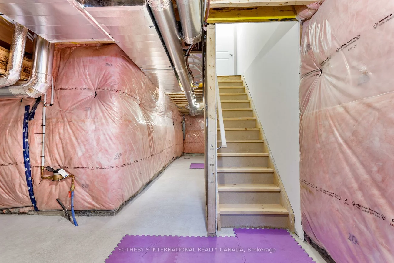 197, Wyndham, Streetsville, Mississauga