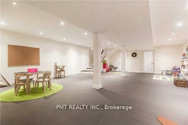 754, Dack, Port Credit, Mississauga