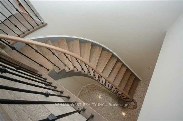 5758, Greensboro, Central Erin Mills, Mississauga