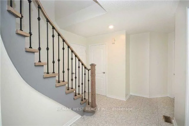 5758, Greensboro, Central Erin Mills, Mississauga