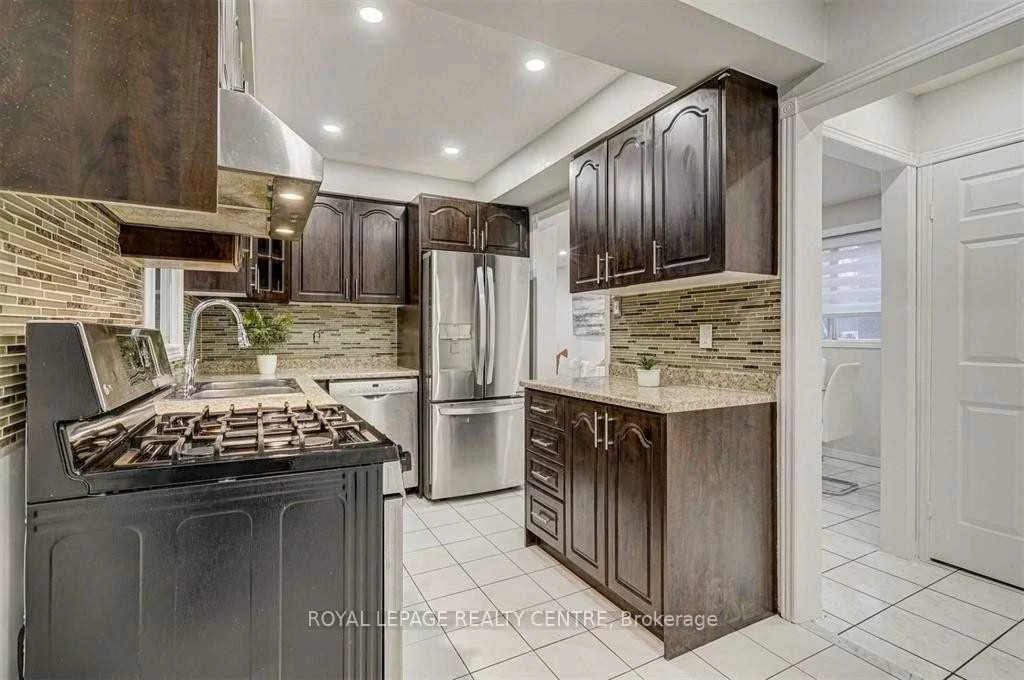 390, Wendron, Hurontario, Mississauga