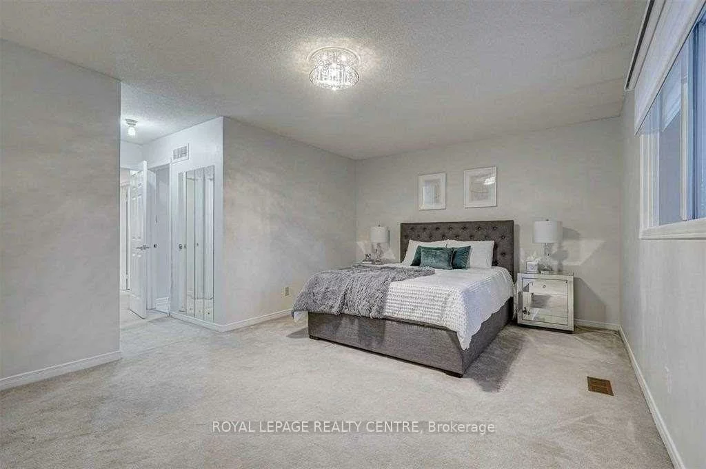 390, Wendron, Hurontario, Mississauga