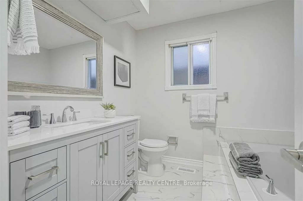 390, Wendron, Hurontario, Mississauga