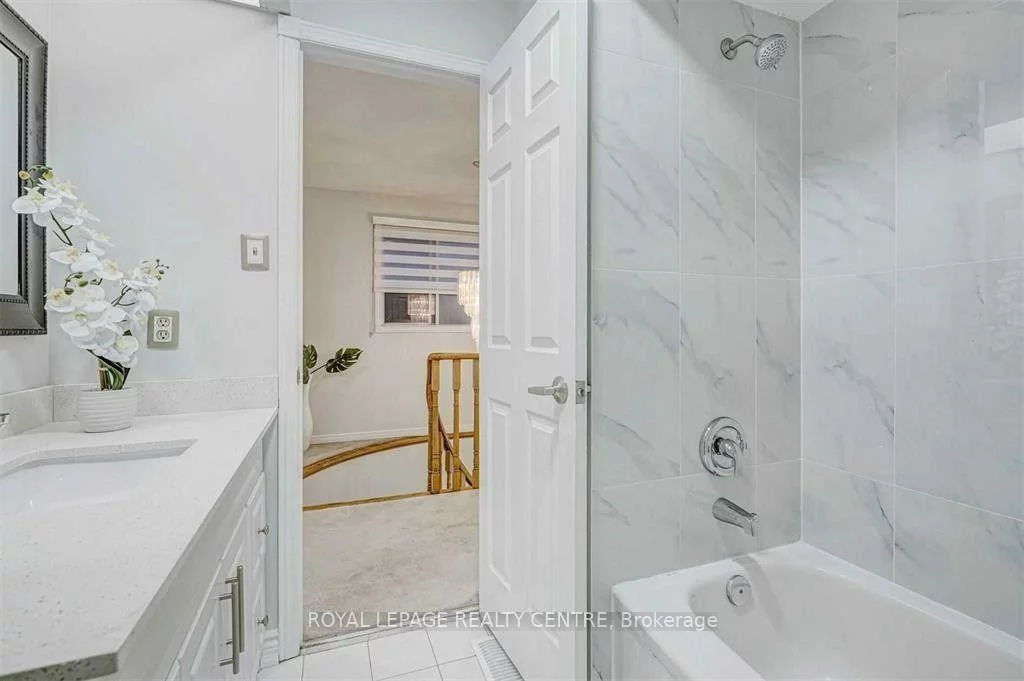 390, Wendron, Hurontario, Mississauga