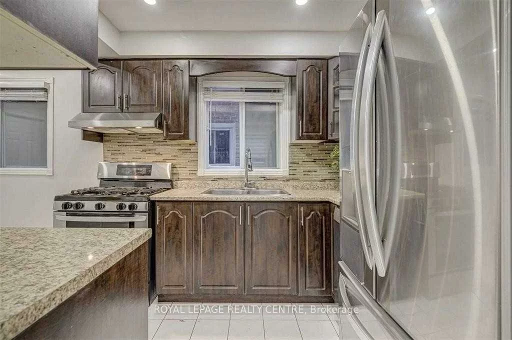 390, Wendron, Hurontario, Mississauga