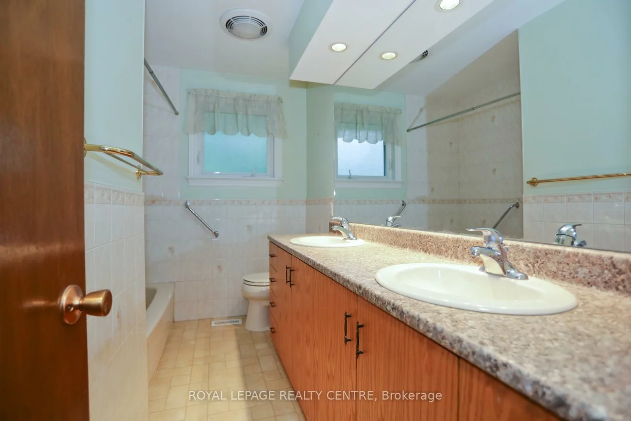 2341, Genevieve, Cooksville, Mississauga