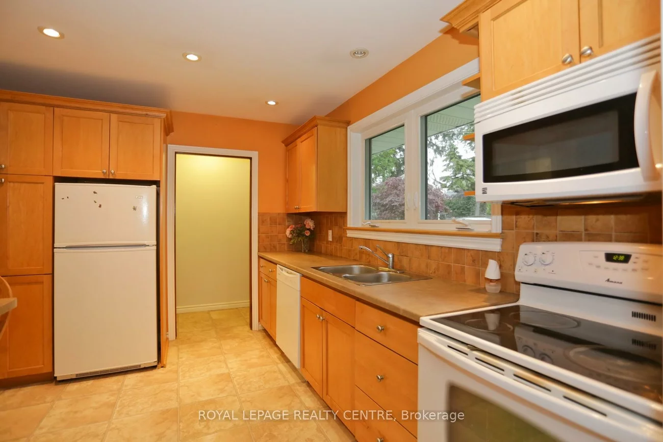 2341, Genevieve, Cooksville, Mississauga