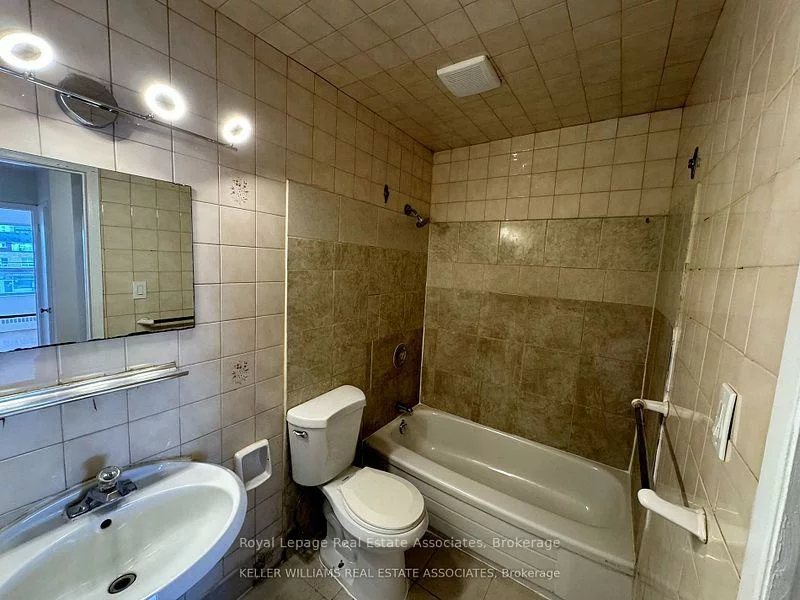 3071, Hurontario, Cooksville, Mississauga