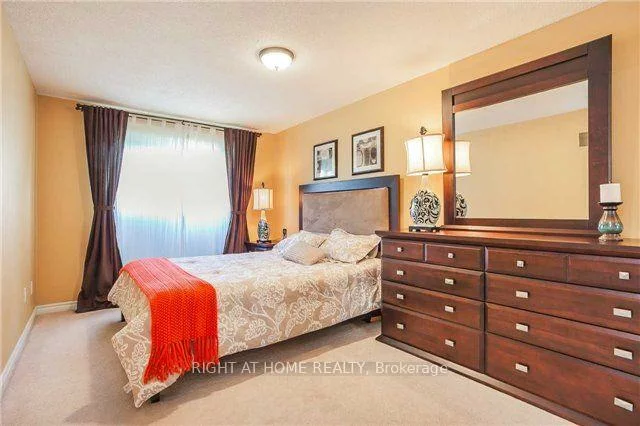 801, Edgehill, Lorne Park, Mississauga